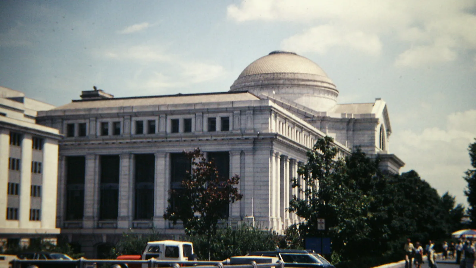 National Museum of Natural History facade and entrance on the National Mall.