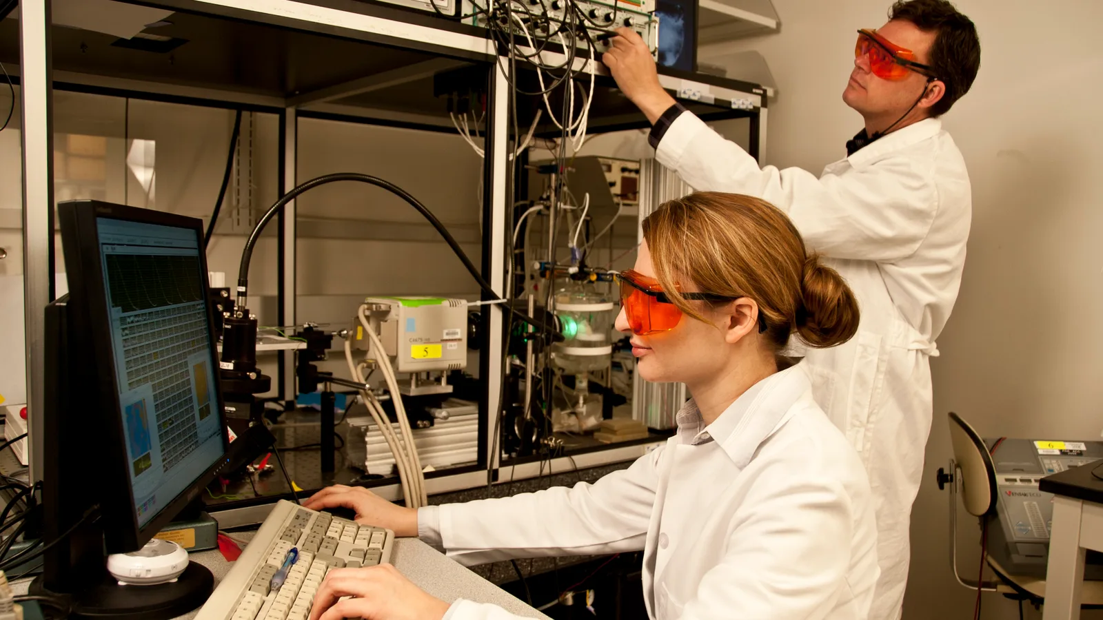 Laboratory equipment and monitors used to study cardiac medical devices.